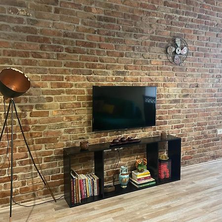 Bricks Apartment Near Pazari I Ri 티라나 외부 사진