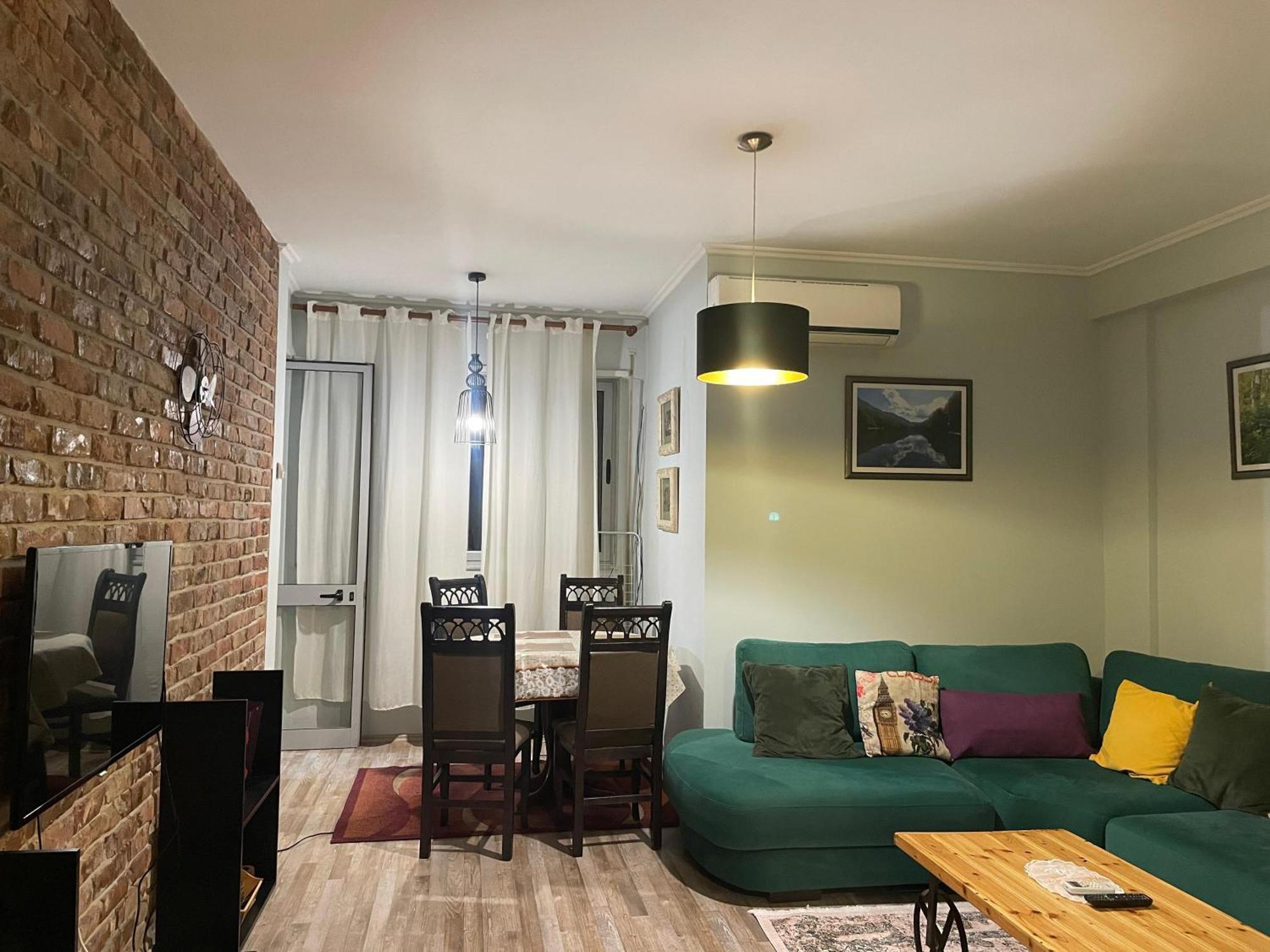Bricks Apartment Near Pazari I Ri 티라나 외부 사진