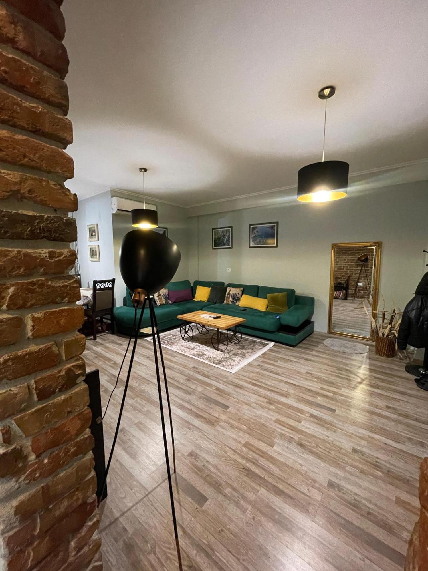 Bricks Apartment Near Pazari I Ri 티라나 외부 사진